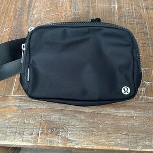 Lululemon Everywhere Belt Bag